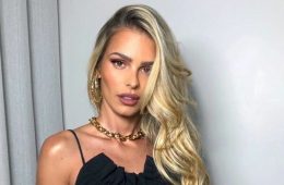 Yasmin Brunet exibe belas curvas e é bastante elogiada