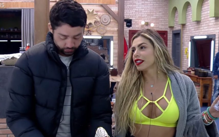 afazenda2021-rico-coloca-erika-em-saia-justa-reproducao-playplus