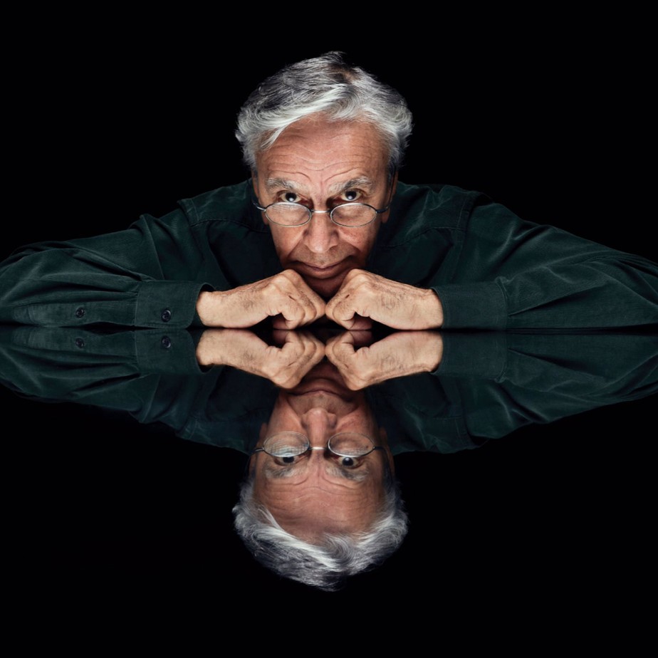 Novo álbum de Caetano Veloso chegará nas plataformas em outubro