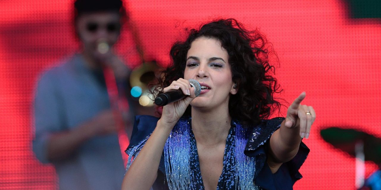Céu divulga novidades do seu álbum de interpretações
