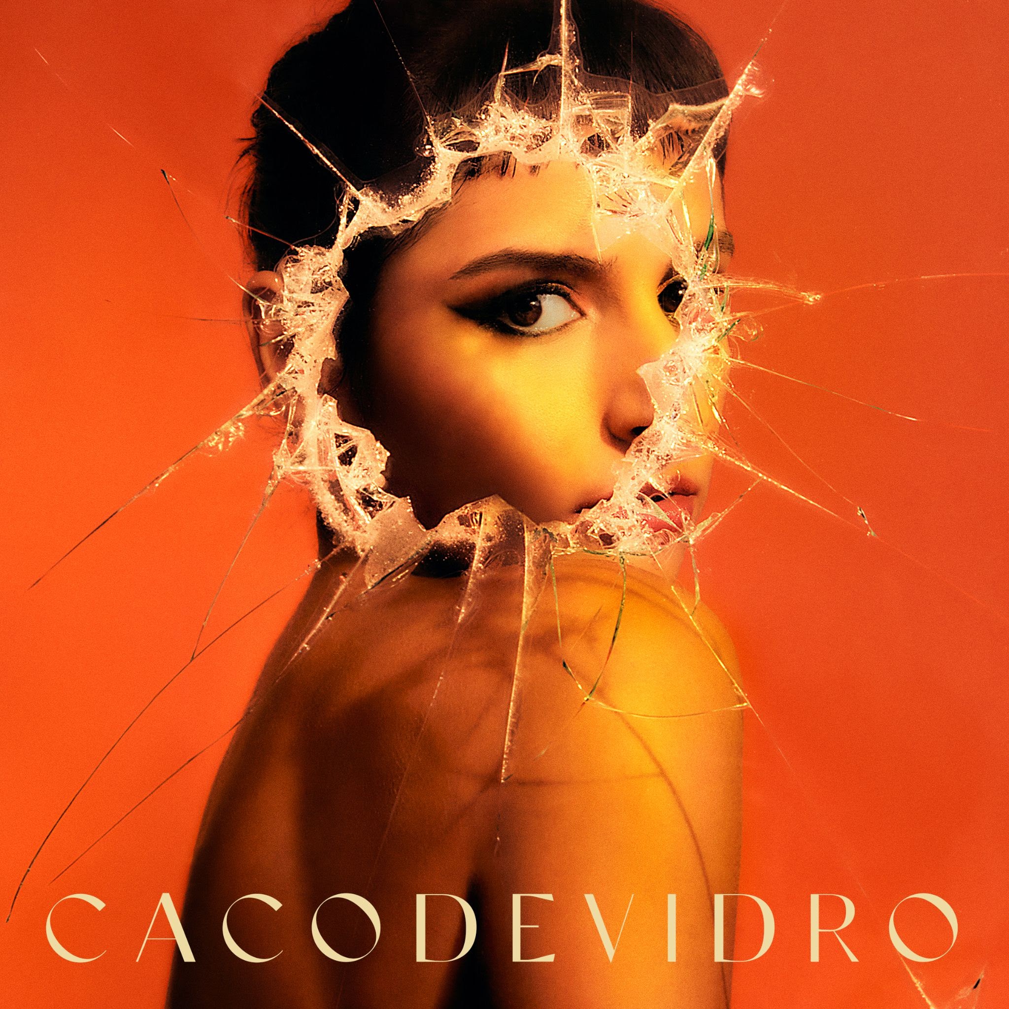 Duda Brack lança o álbum “Caco de Vidro”; ouça