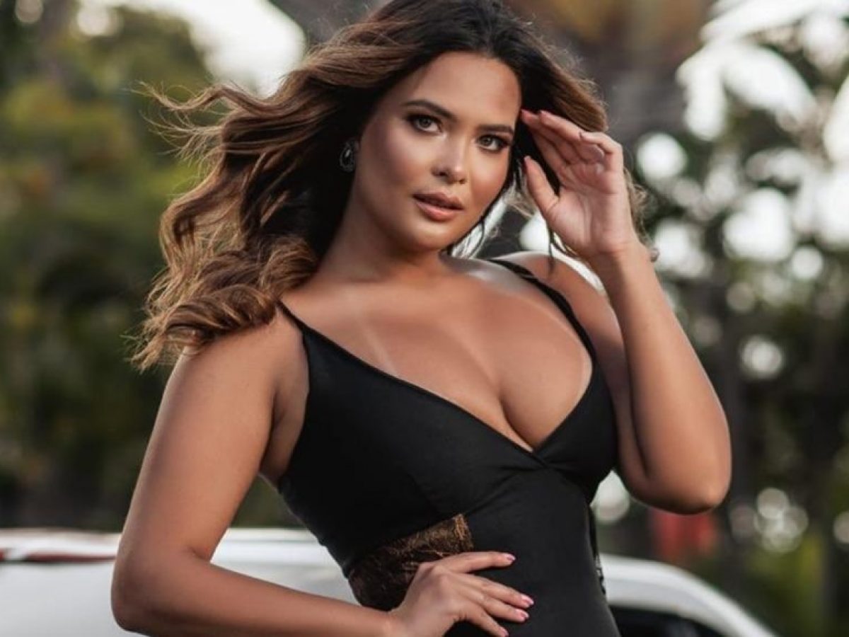 Geisy Arruda eleva temperatura na internet ao posar de mamãe noel sexy –  Vírgula