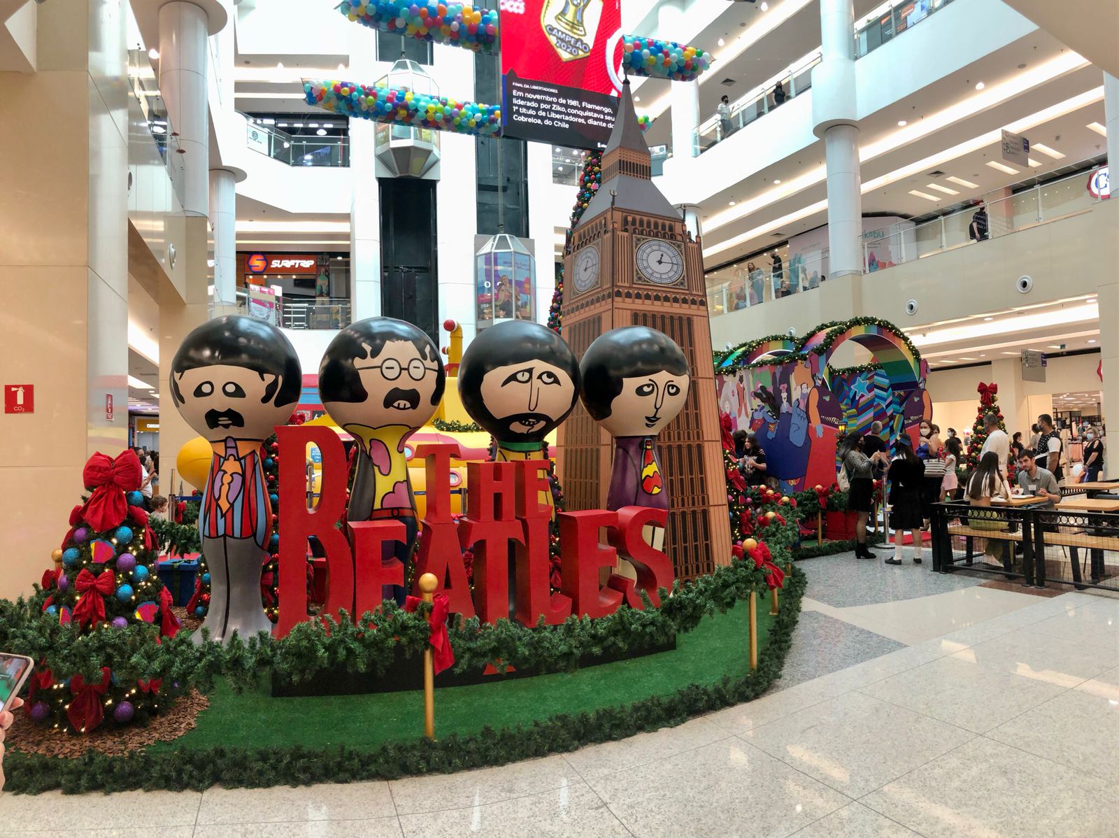 Visitantes podem conferir Decoração de Natal inédita dos Beatles no Complexo Tatuapé