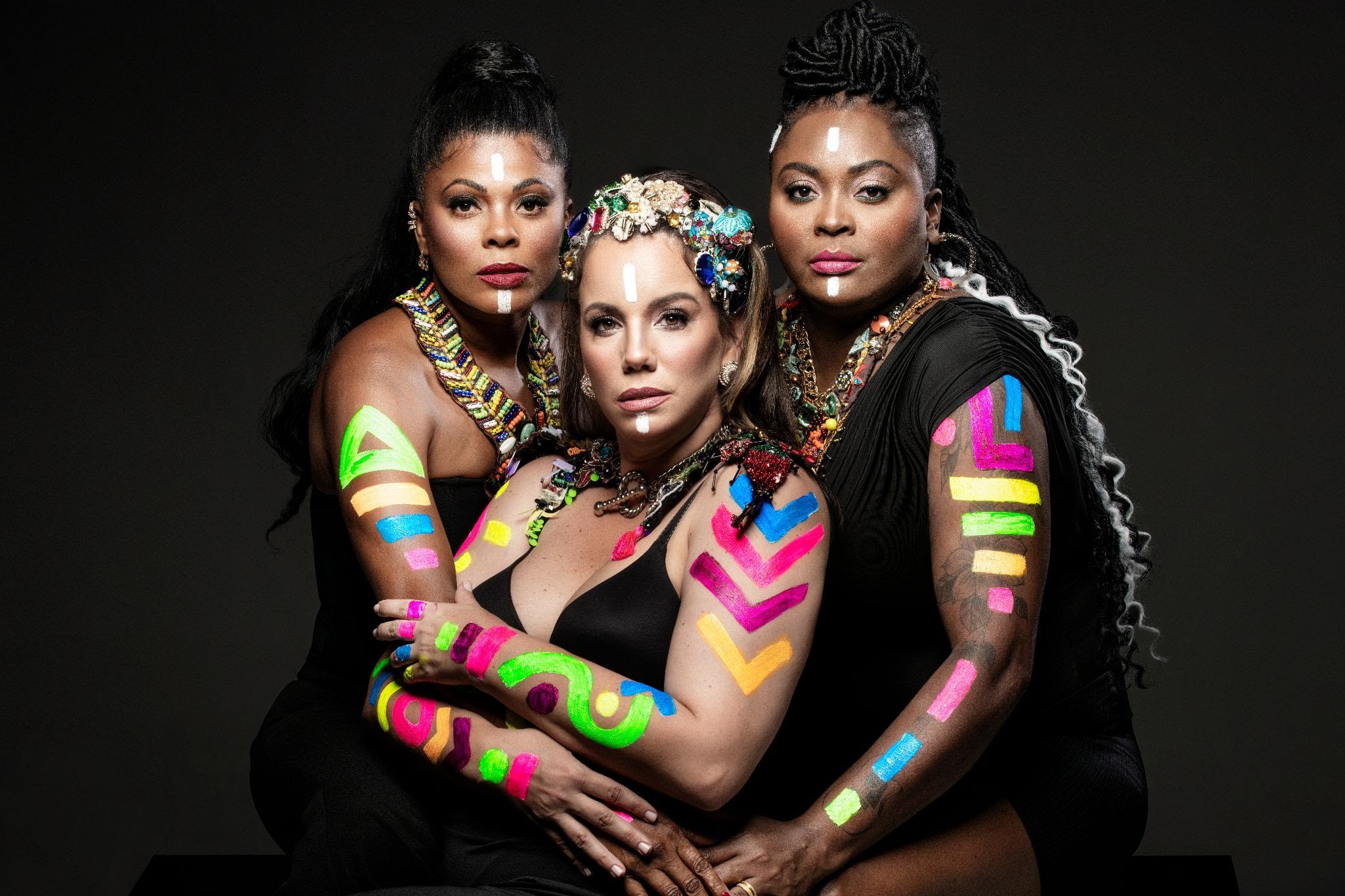 Carlinhos Brown lança banda Timbaladies, com nomes que já passaram pela Timbalada