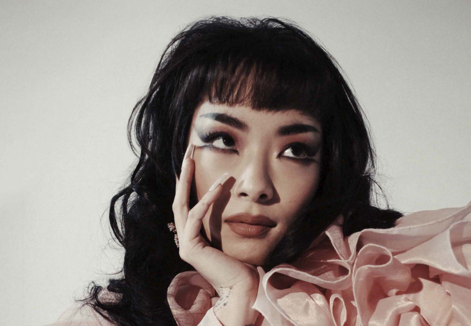 Rina Sawayama cancela turnê europeia por conta da Covid-19