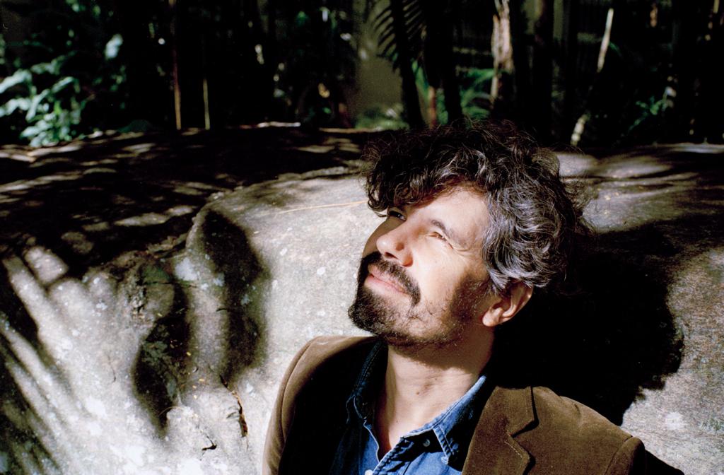 Pedro Sá faz show de lançamento do álbum “Um” no Sesc Pompeia