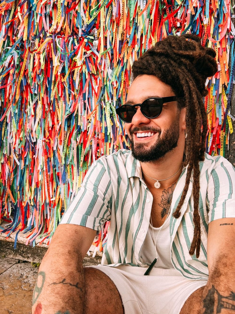 Gabriel Elias estreia como apresentador no programa “De Praia em Praia”