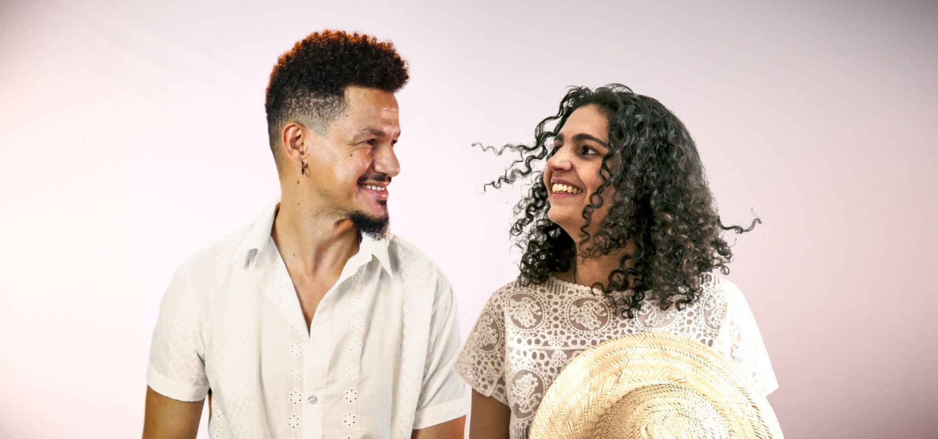 Luiza Brina e Zé Manoel colaboram na nova versão de “A toada vem é pelo vento”