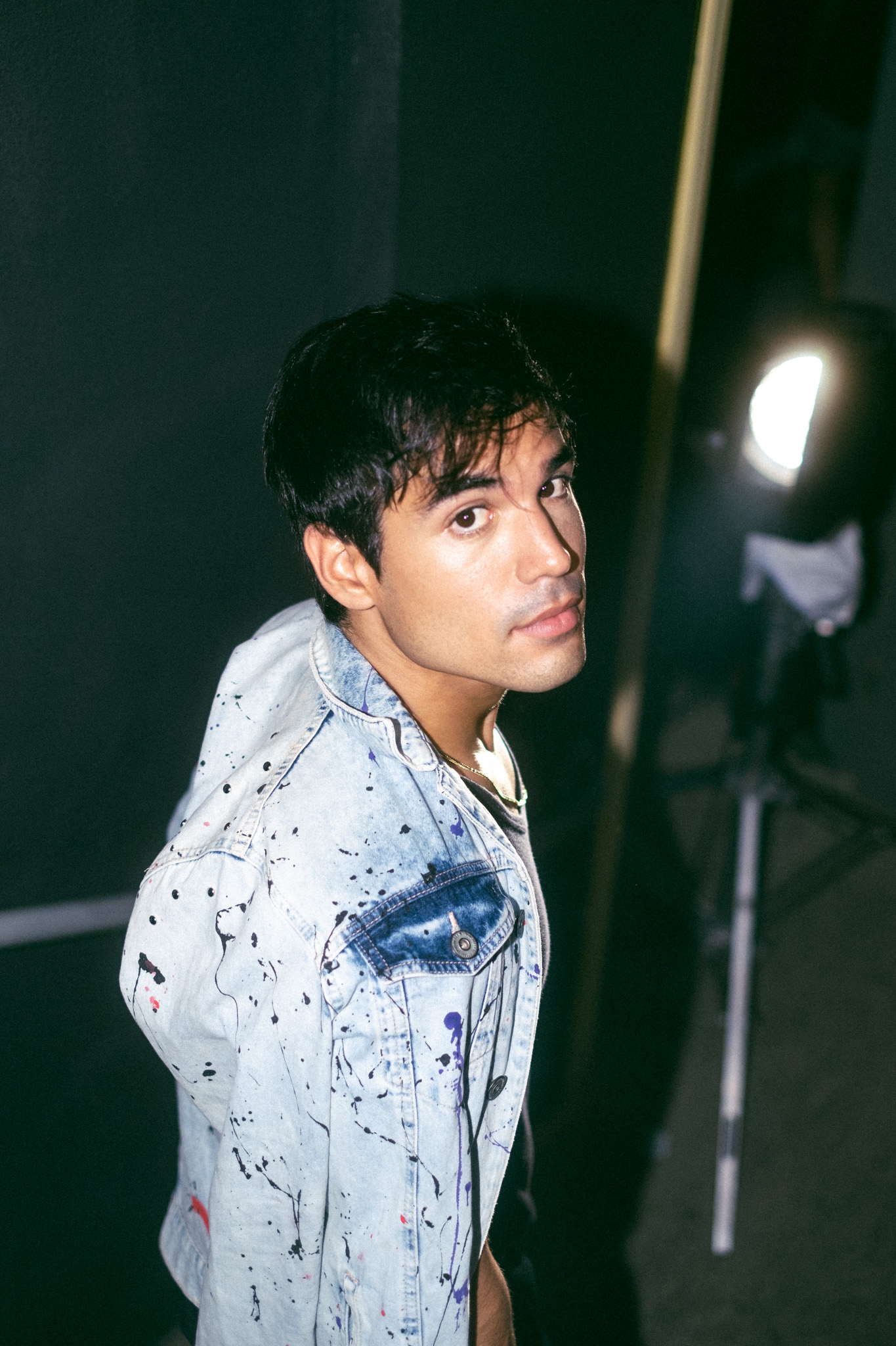 Bruno Gadiol retoma carreira musical e anuncia single “Anestesiado” para esta sexta-feira