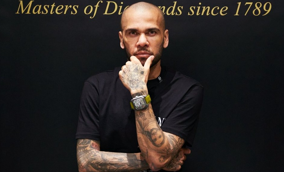 Daniel Alves lança linha de relógios de luxo