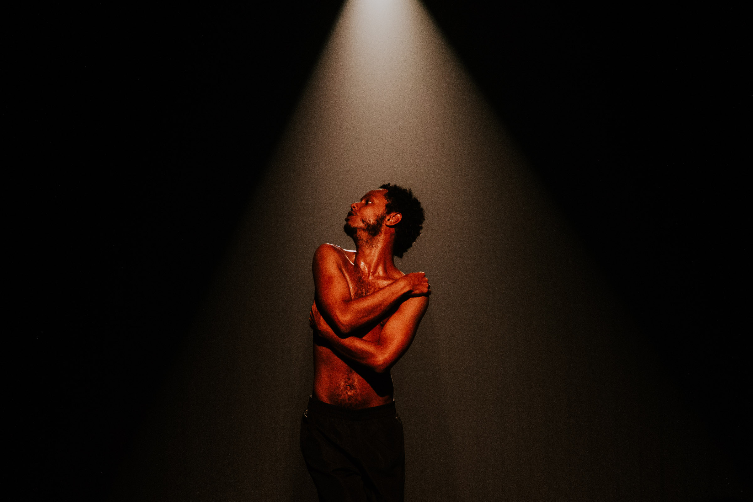 Clayton Nascimento lança o projeto "MACACOS" no CCSP