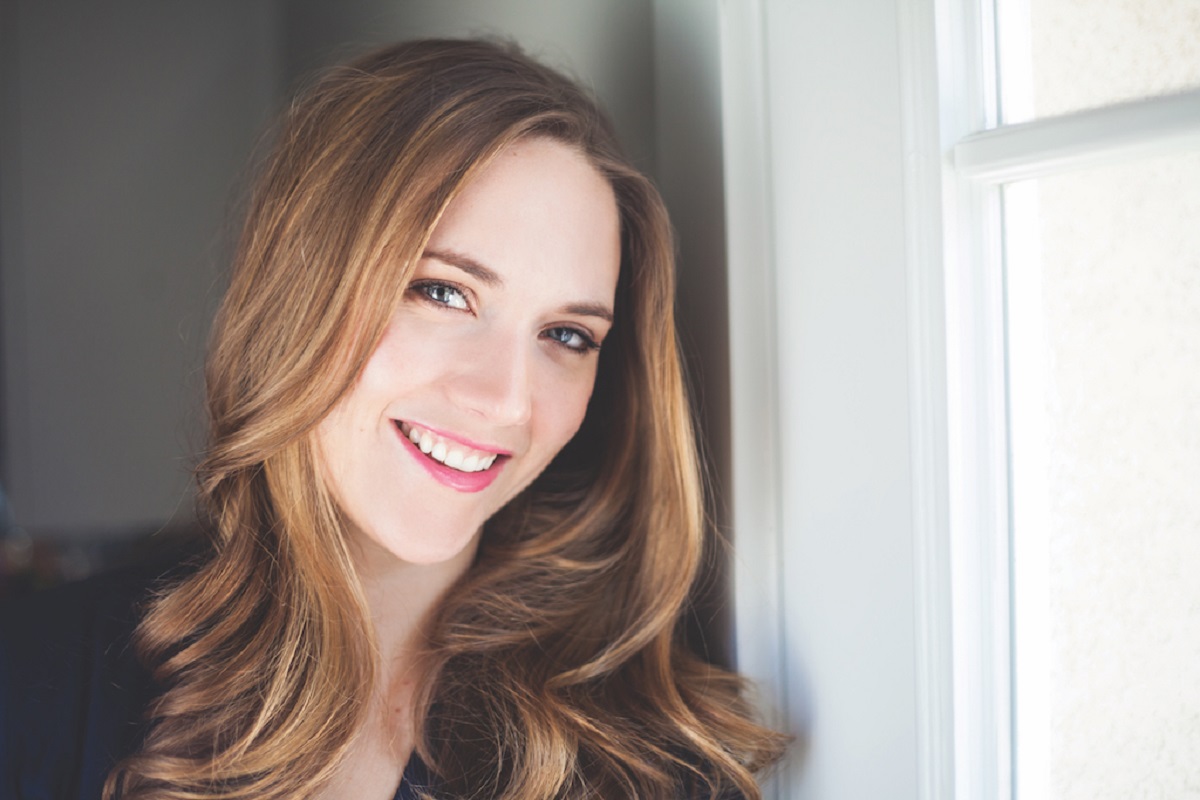 Shopping Center Norte recebe autora Jenna Evans Welch para sessão de autógrafos