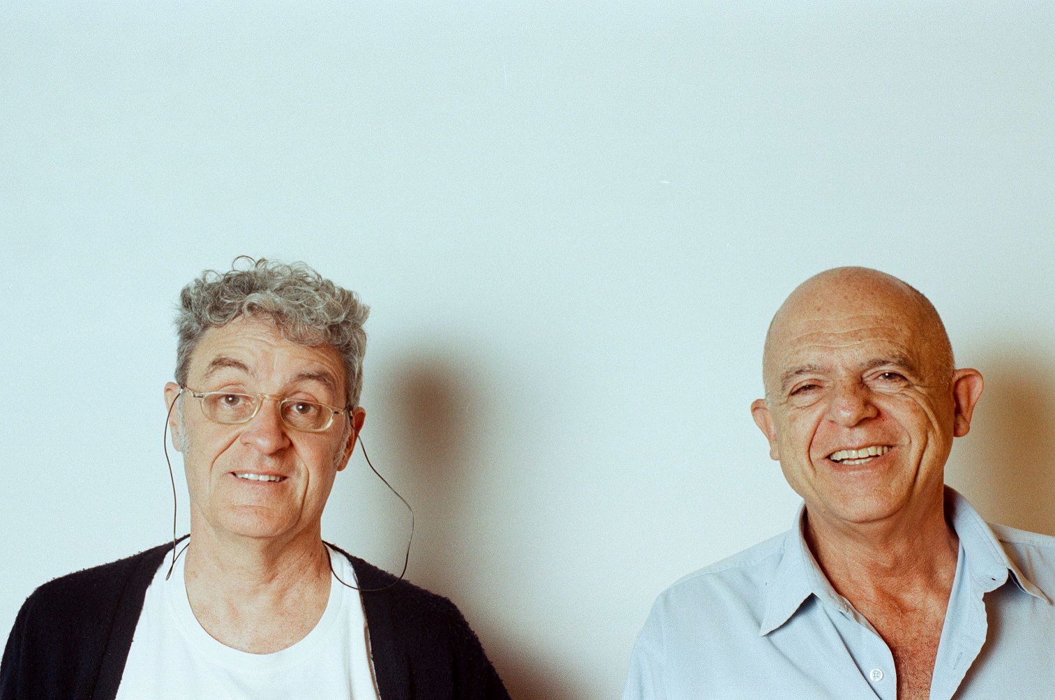 Maurício Pereira e o guitarrista Tonho Penhasco apresentam o show Micro