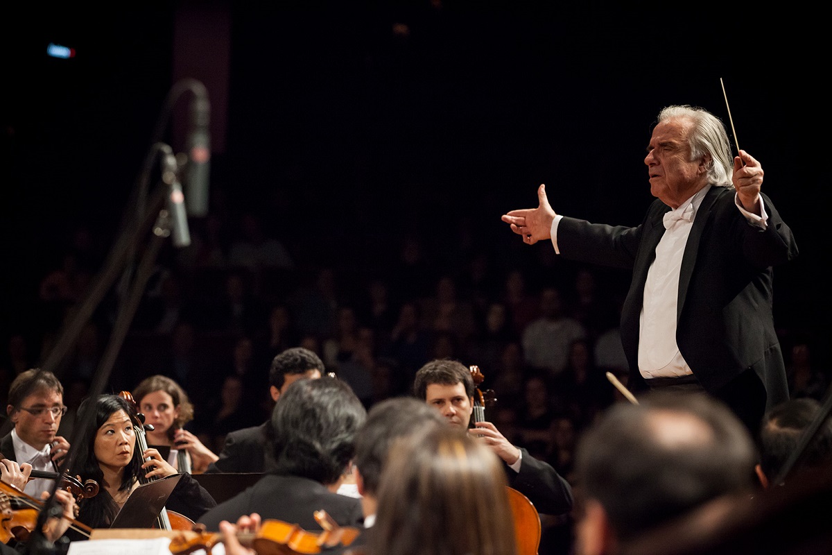 Teatro Santander recebe concerto do maestro João Carlos Martins
