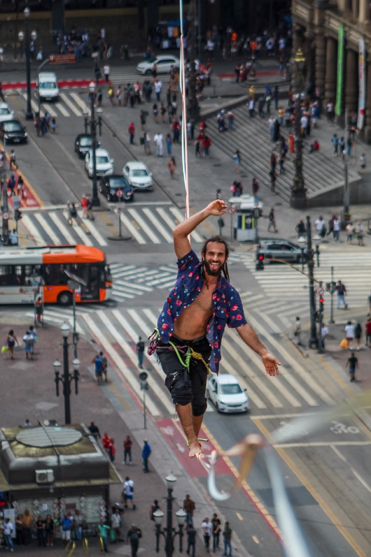 Aulas de slackline e oficina de desenho são promovidas no centro de SP