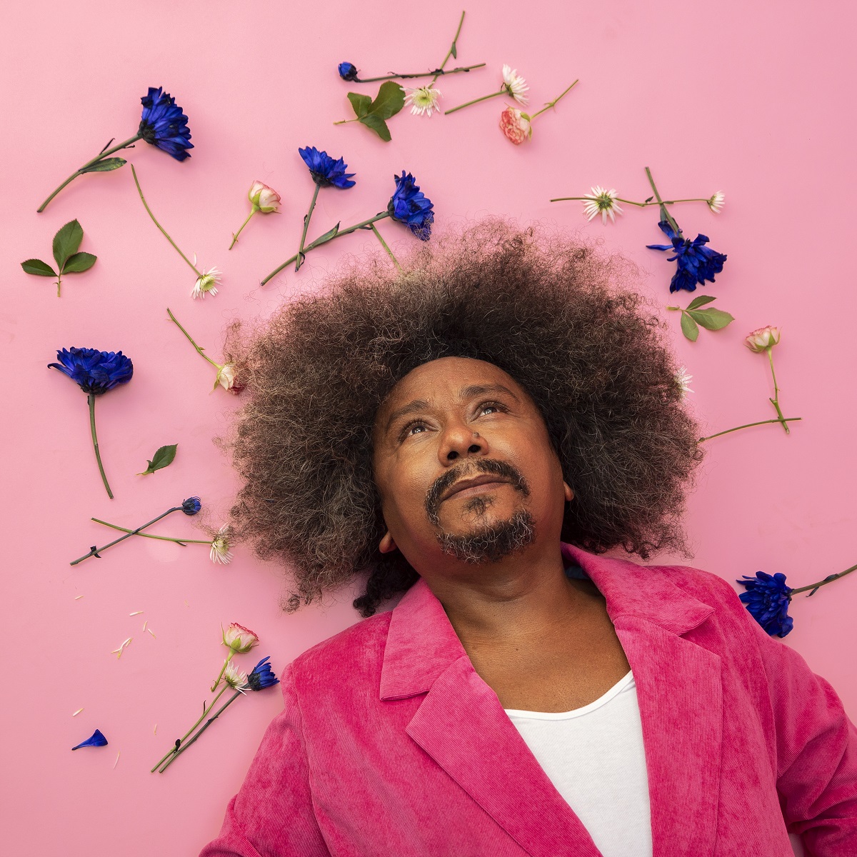 Chico César faz show do disco “Vestido de Amor” no Sesc Pompeia