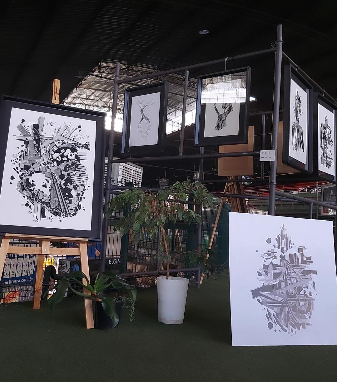 Exposição "Cada Esquina Um Horizonte" está em cartaz no Mercado Central de BH
