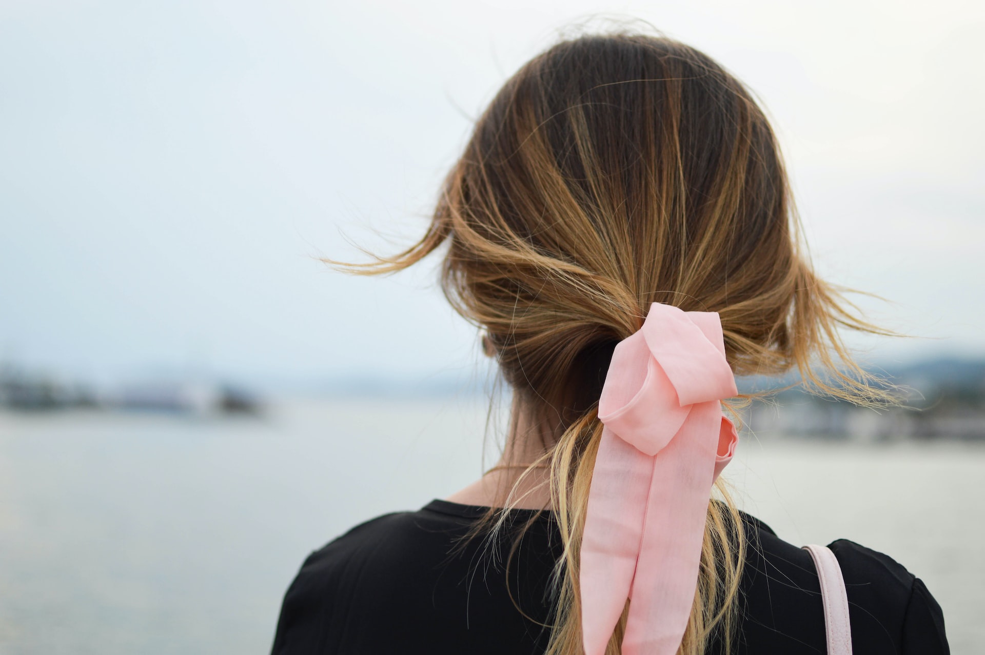 West Plaza faz cortes de cabelo gratuitos para arrecadação em prol do Outubro Rosa