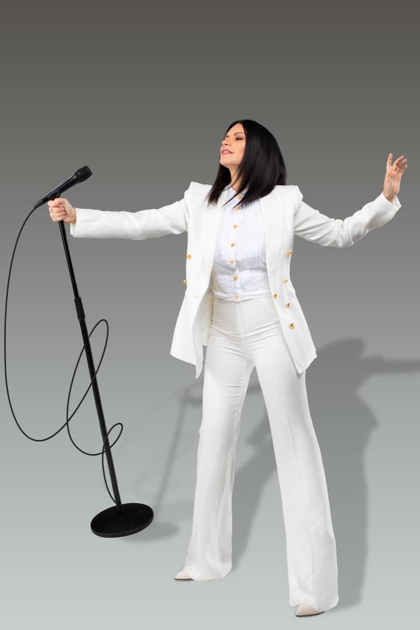 Laura Pausini anuncia nova turnê