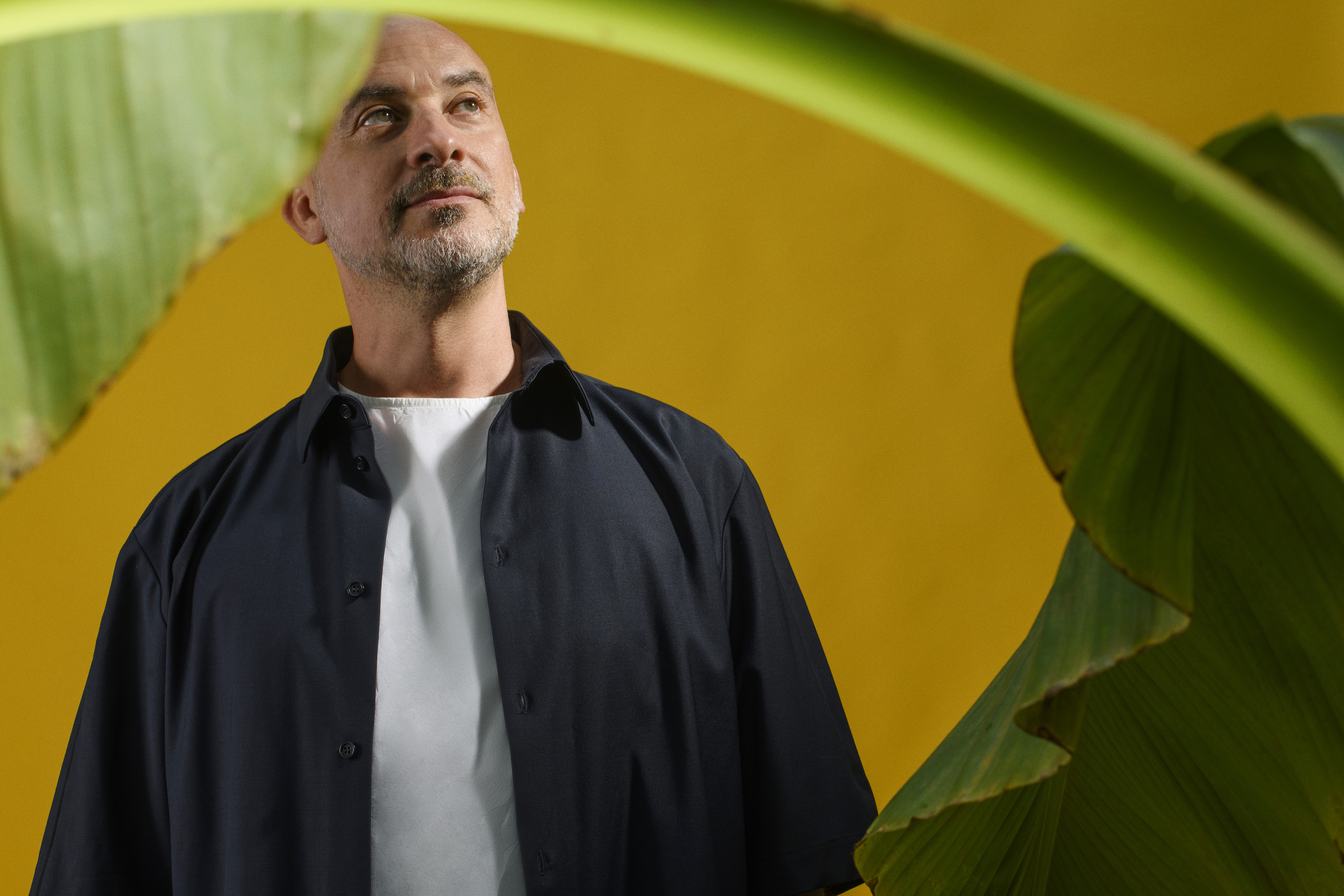 Lucas Santtana faz show de lançamento do álbum “O Paraíso” no Sesc Ipiranga