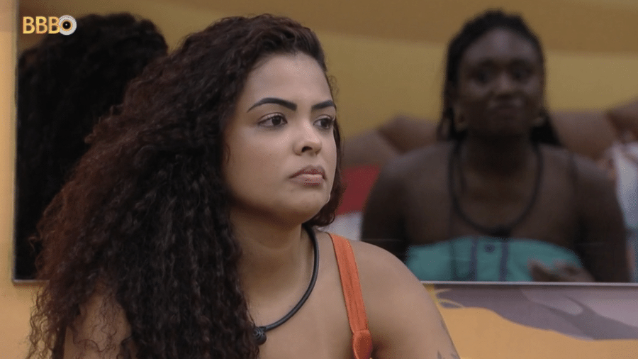 Paula reflete que pode sair no paredão desta semana por ter escolhido Cristian