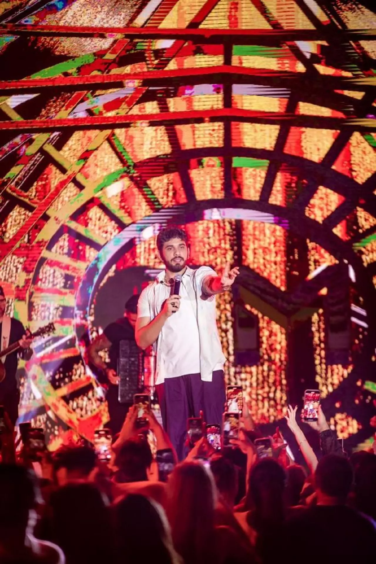 Gustavo Mioto inicia turnê 'Conexão' com show no Vibra São Paulo