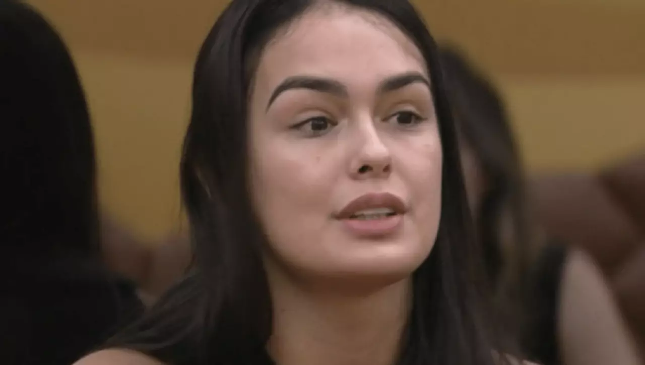 Após discussão no quarto deserto, Larissa cobra união entre as sisters