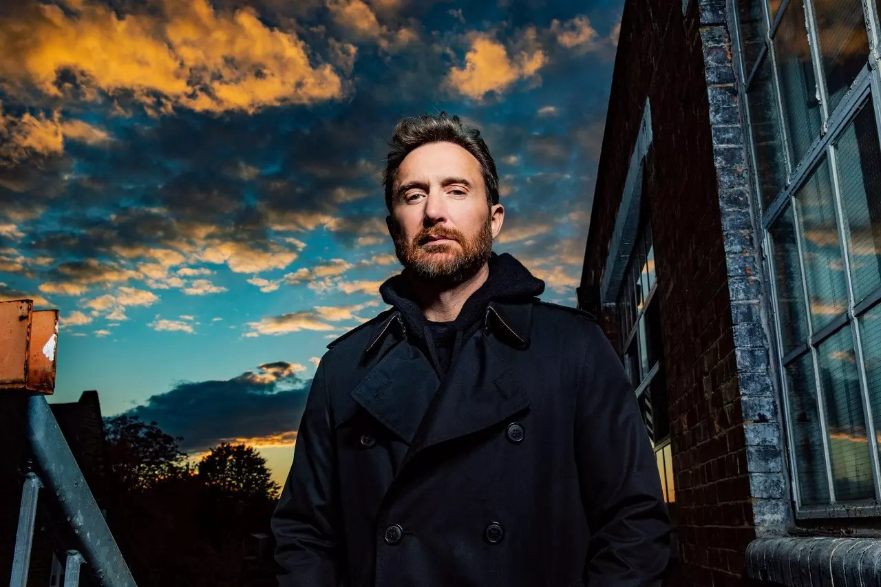 David Guetta e Hypaton lançam o remix de "Be My Lover"; ouça o single
