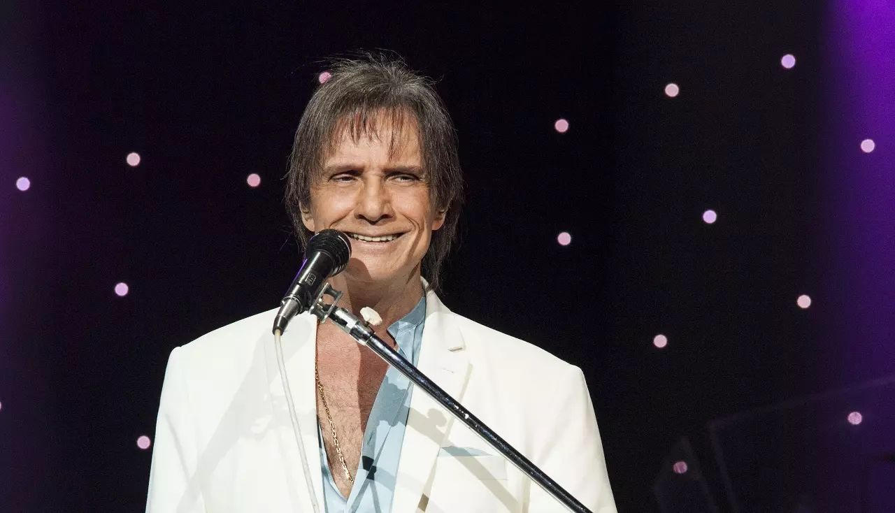 Roberto Carlos confirma duas datas no Teatro Positivo; veja detalhes