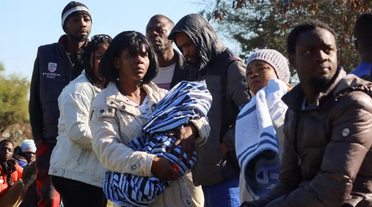Número de migrantes afogados na costa da Tunísia sobre para 24