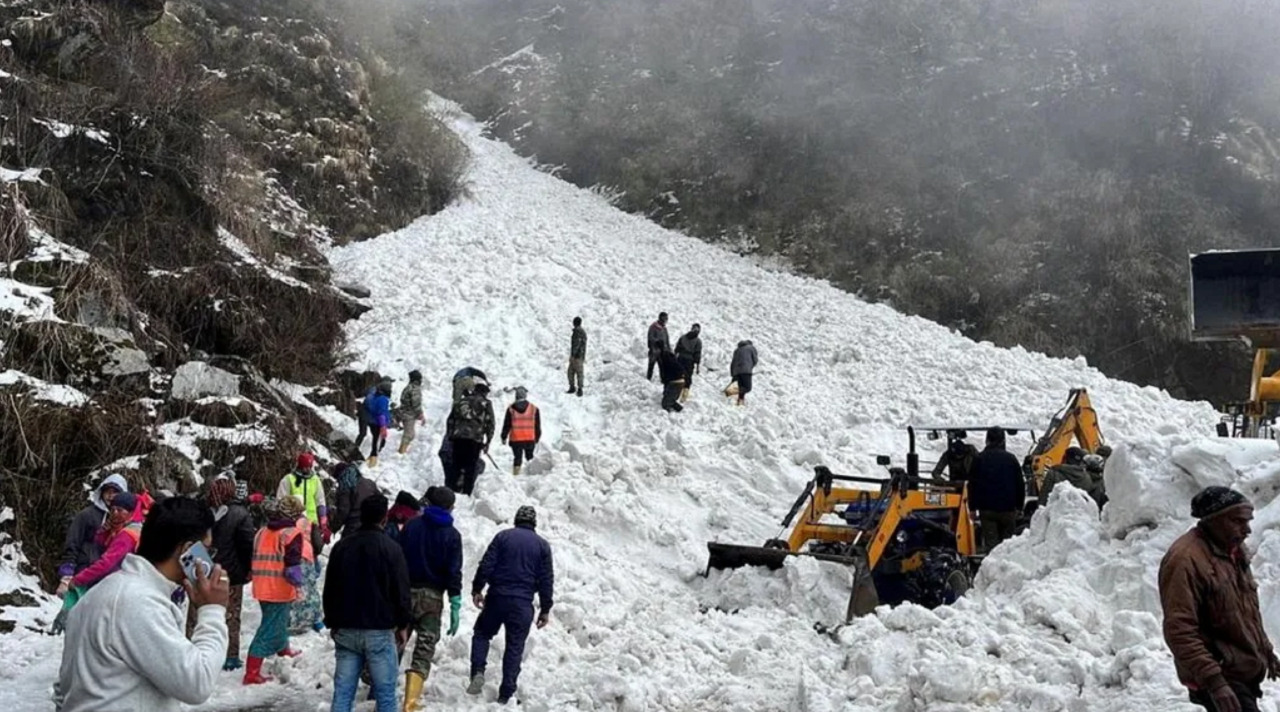 Avalanche no Himalaia indiano resulta em sete pessoas mortas