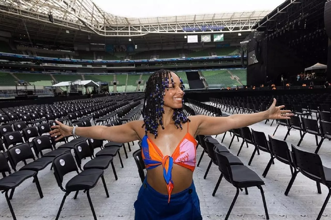 Alicia Keys lança álbum ao vivo "Inesquecível" com participação de IZA