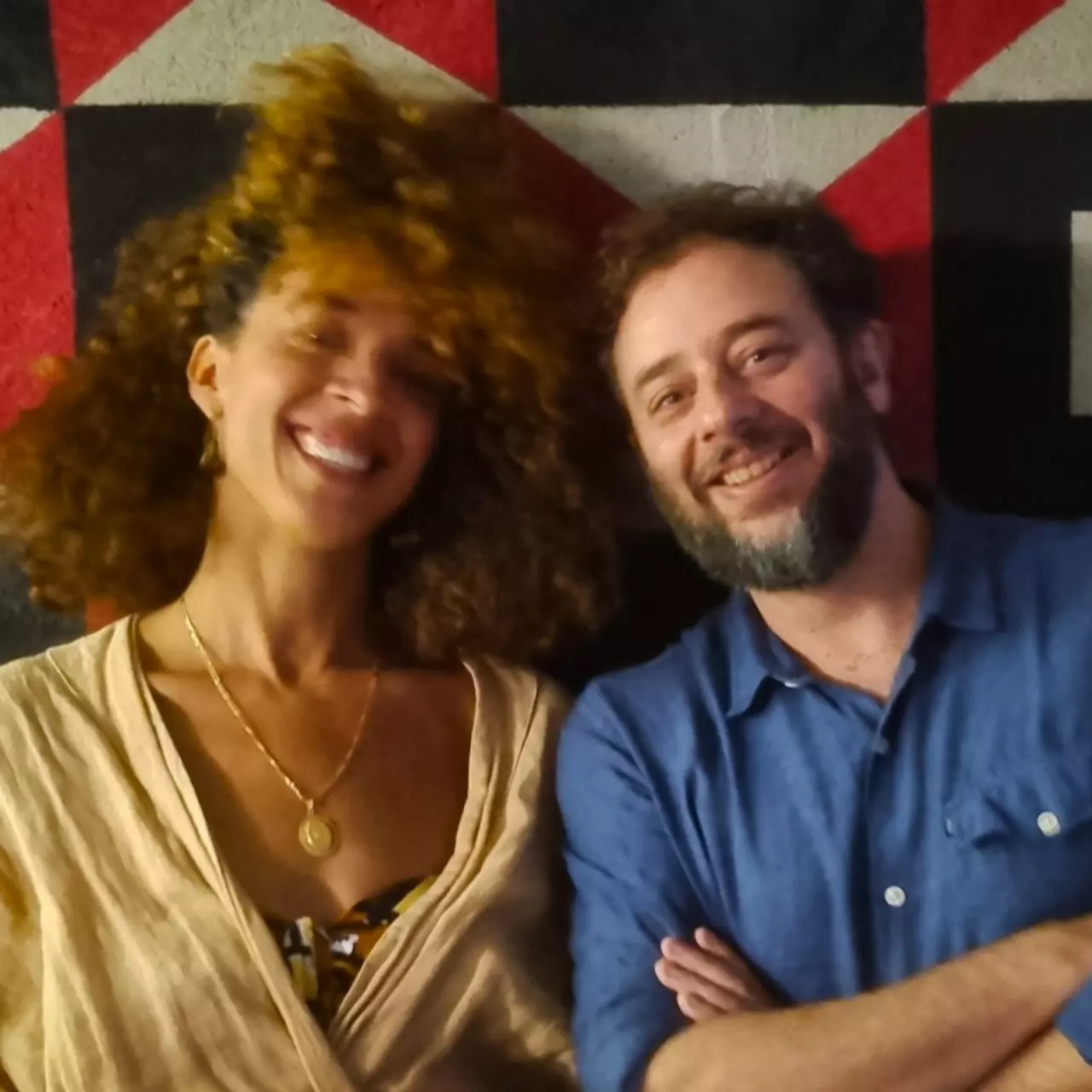 Cacá Machado convida Anaïs Sylla para espetáculo “Roendo as Unhas”