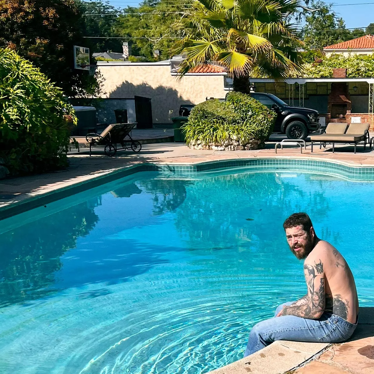 Post Malone divulga single "Mourning", faixa estará presente no novo disco