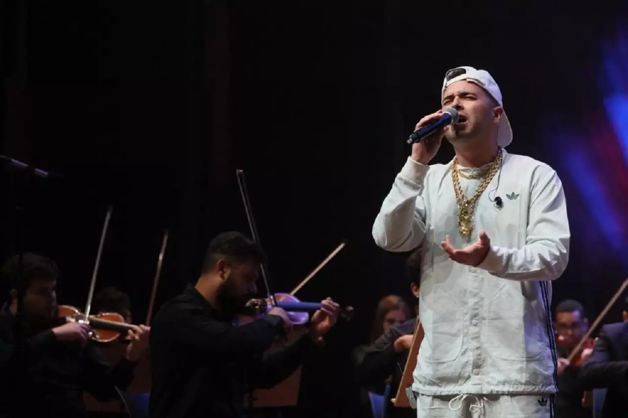 Mc G15 faz show com a Orquestra Baccarelli em São Paulo no Teatro Bradesco