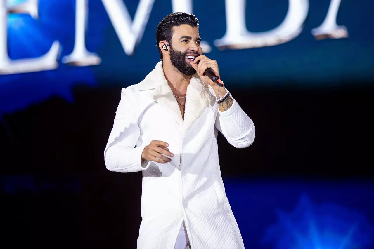 Gusttavo Lima lança "Embaixador 15 Anos" e single "Solteiro Frustrado"