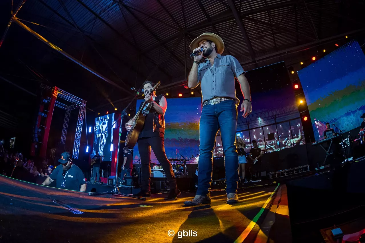 Fernando & Sorocaba se apresentam em evento com churrasco liberado