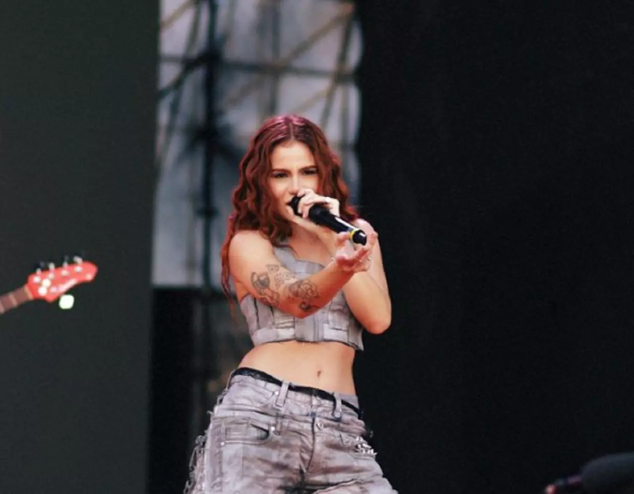 Carol Biazin anuncia turnê "REVERSA" com 14 shows em 12 cidades