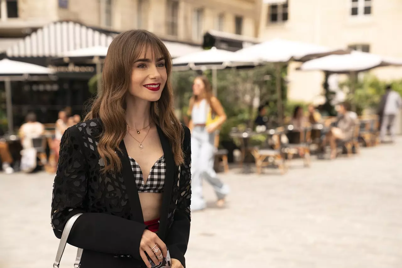 Filmagens da 4ª temporada de "Emily em Paris" são adiadas devido à greve