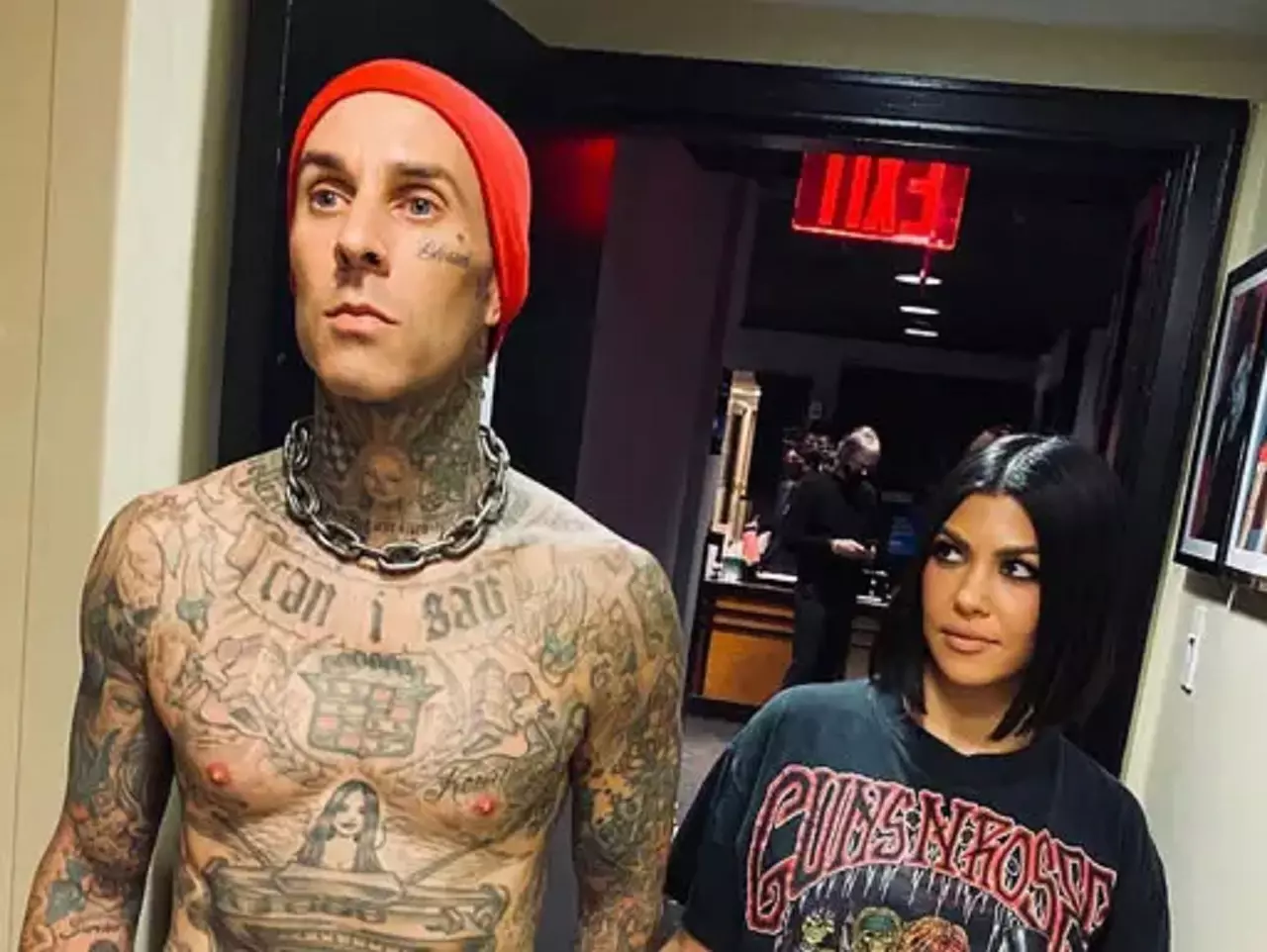 Kourtney Kardashian revela que está grávida de Travis Barker