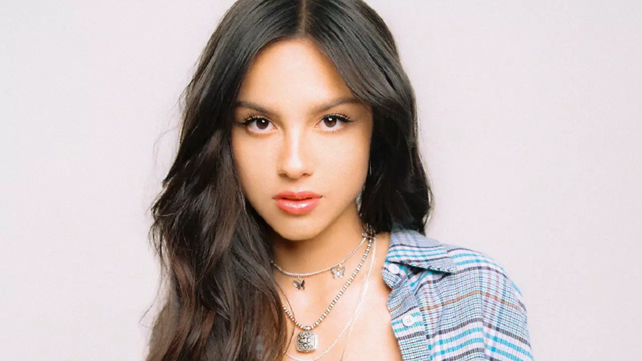 Olivia Rodrigo anuncia novo single, "Vampire", para dia 30 de junho