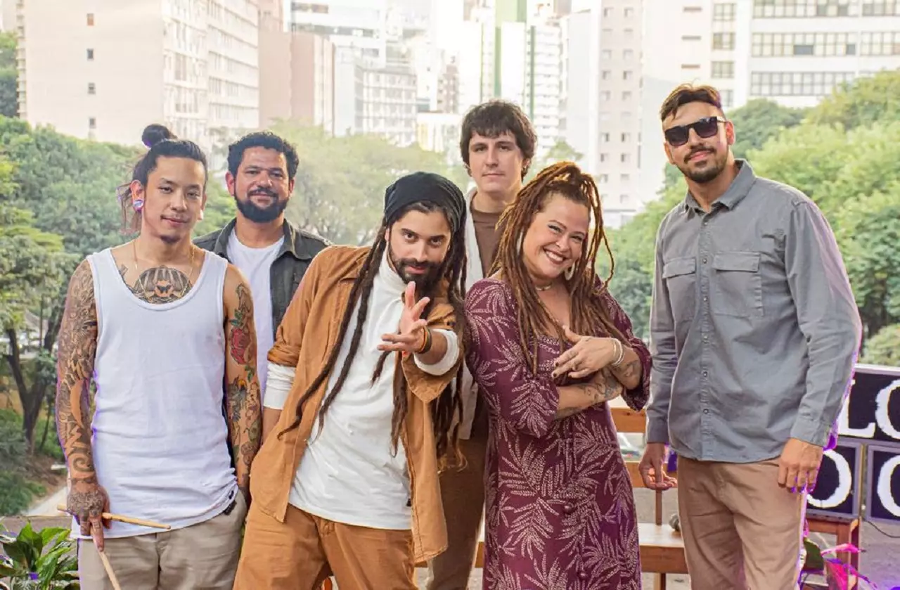 Bloco do Caos exalta as mulheres do reggae e lança dvd Acústico