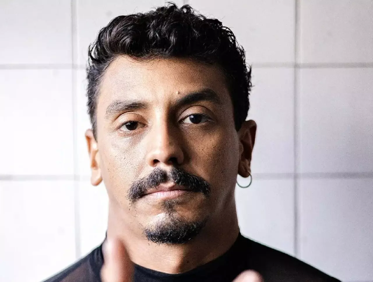Preto Viana estreia na Globo com participação em "Os Outros"