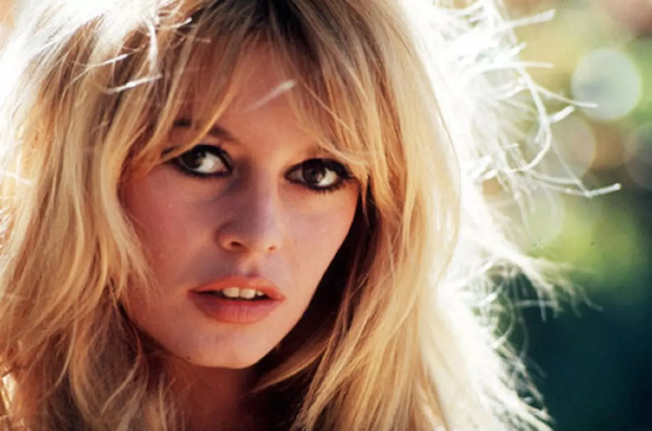 Brigitte Bardot é socorrida após ter dificuldades para respirar