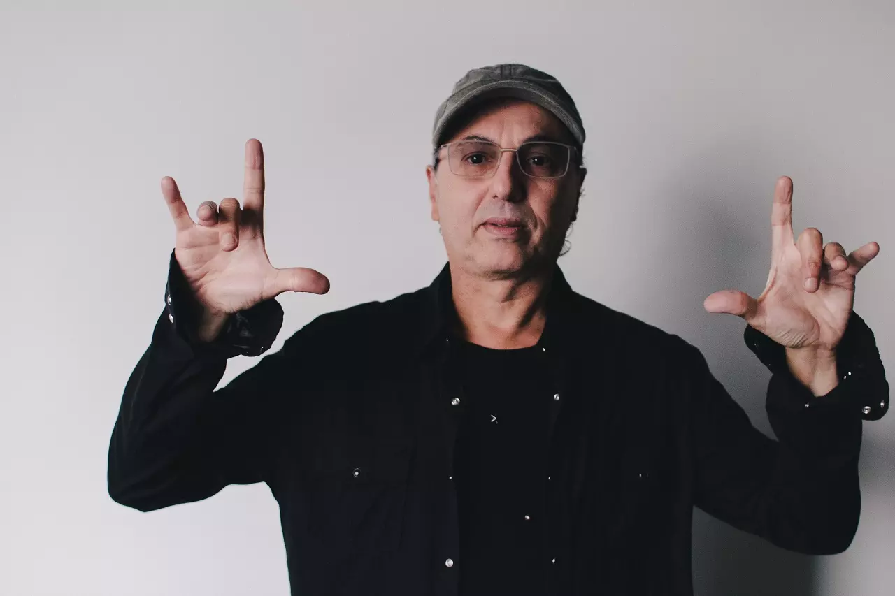 Zeca Baleiro confirma lançamento de "Mambo Só" para dia 28 de julho