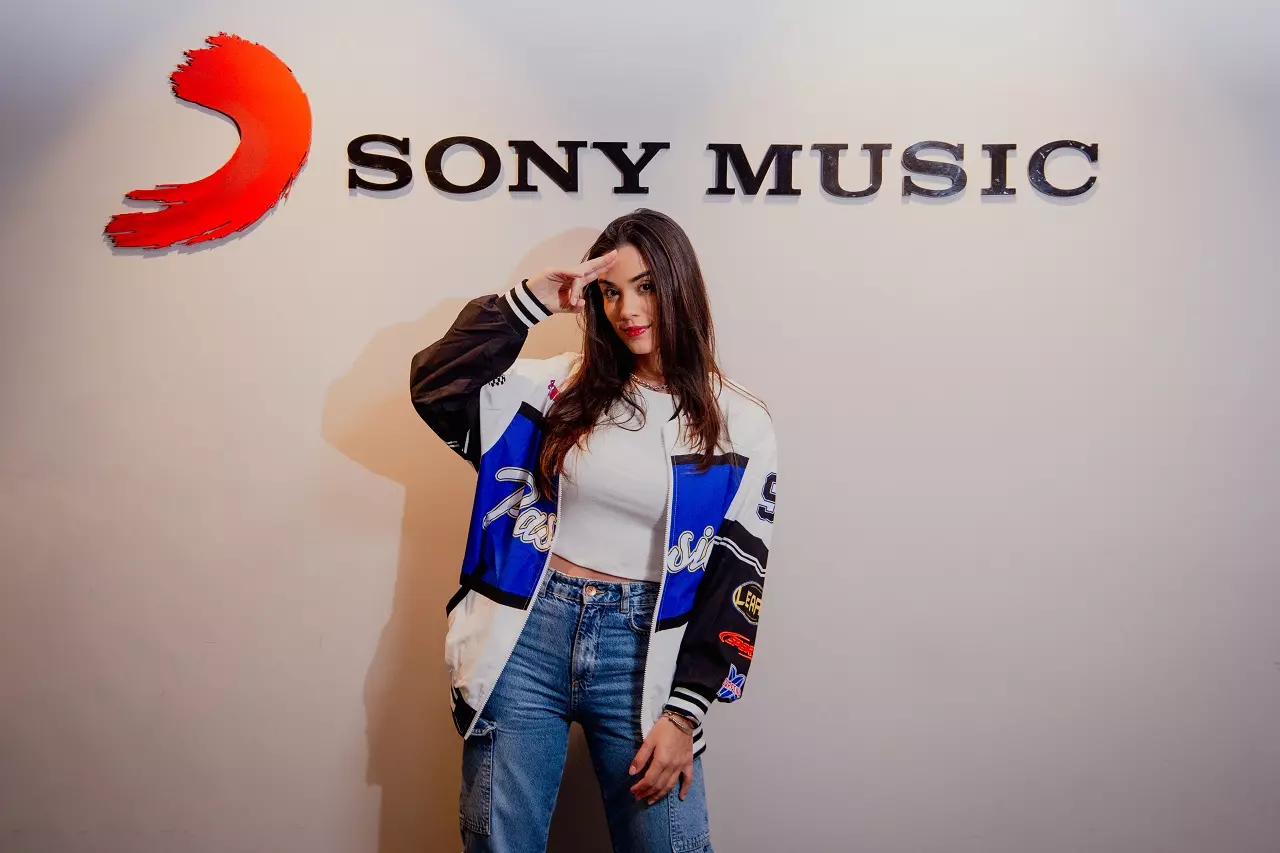 Isadora Pompeo assina contrato com a Sony Music Brasil