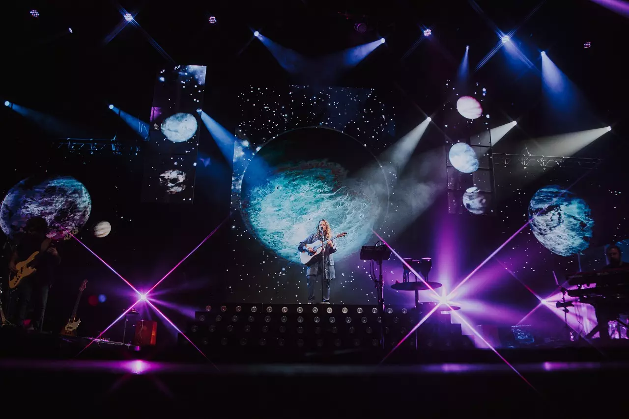 Jeunesse Arena recebe Ana Carolina em turnê especial