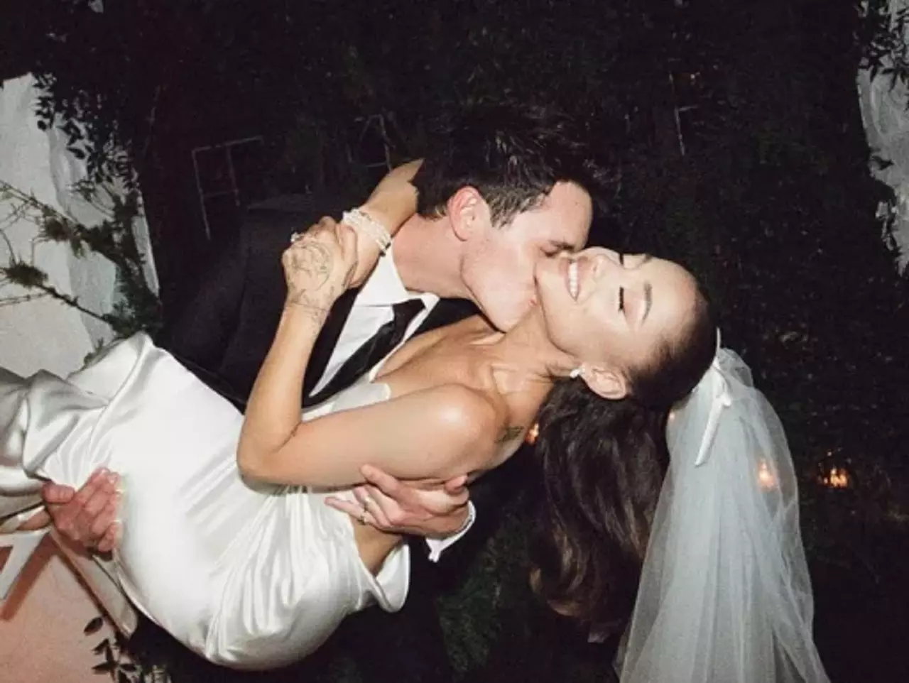 Após separação, Ariana Grande vende por R$ 44 milhões imóvel onde casou