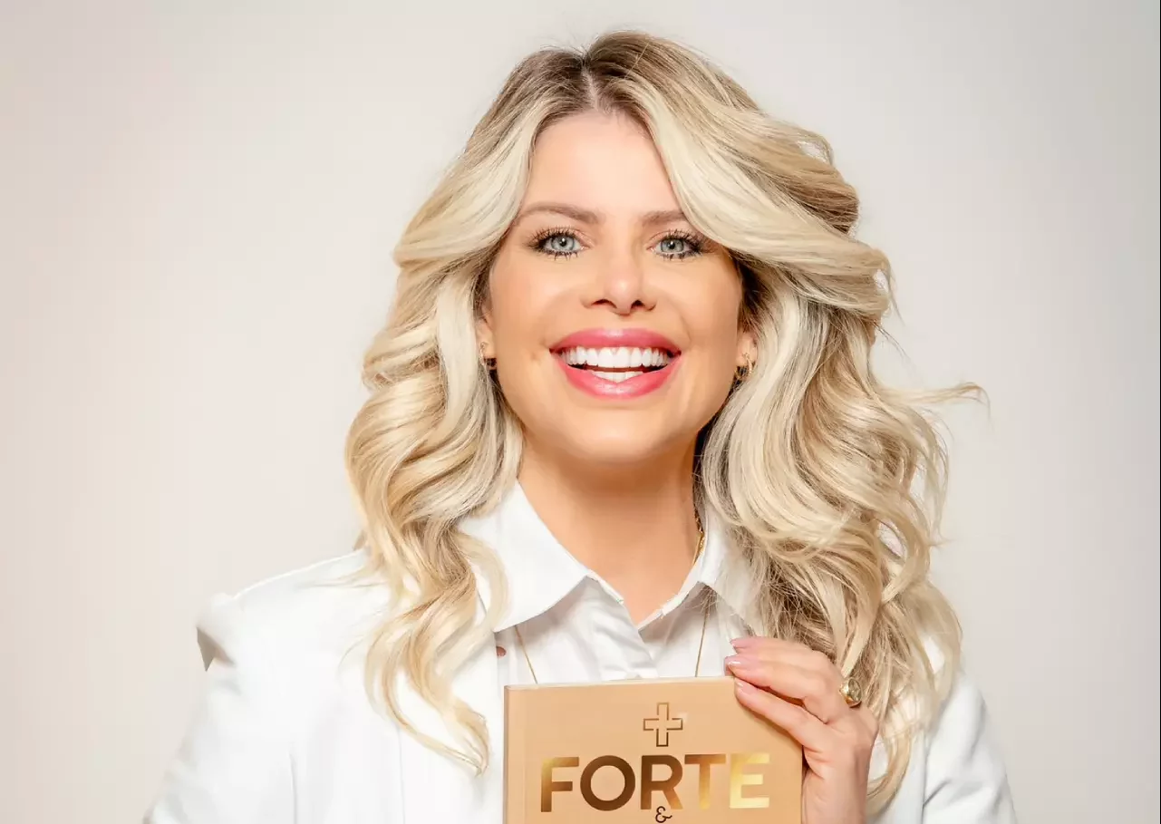 Karina Bacchi lança livro para encorajar mulheres na vida cristã