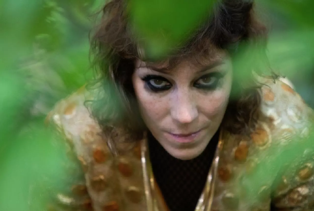 Karina Buhr apresenta o show “Desmanche” no Sesc Pompeia em agosto